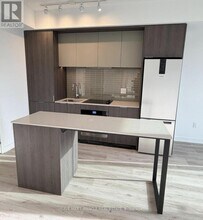 395 Square One Dr in Mississauga, ON - Building Photo - Building Photo