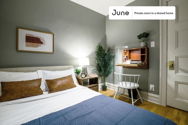 Private bedroom in 4 bed/1 bath Home in New York, NY - Building Photo - Building Photo