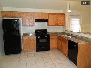 928 West Prairie Wind Way in Mustang, OK - Building Photo - Building Photo