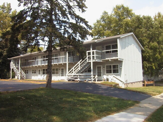 property at 800 S 4th St