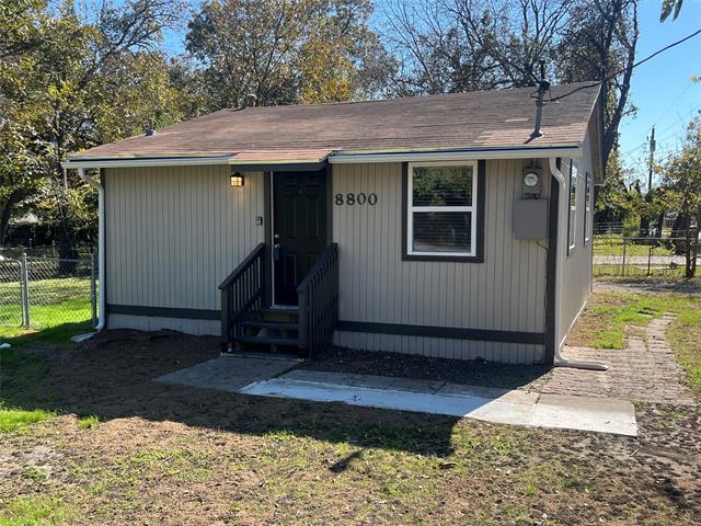 8800 Eden Valley Ln in Dallas, TX - Building Photo