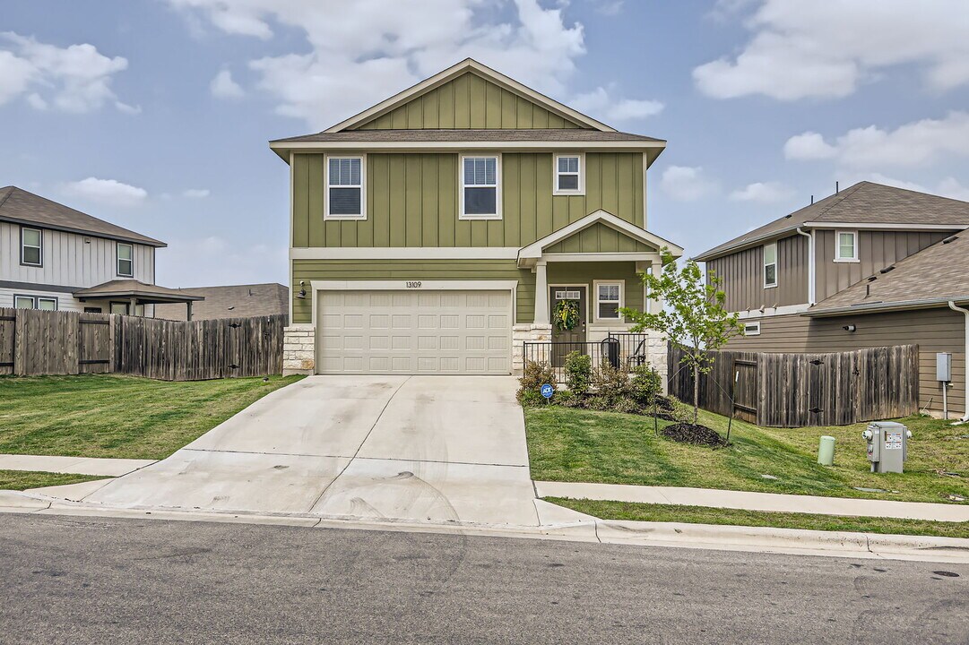 13109 Hatsy Wy in Austin, TX - Building Photo