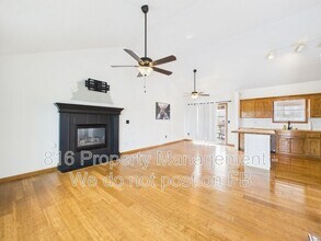 1305 Aspen Dr in Greenwood, MO - Building Photo - Building Photo