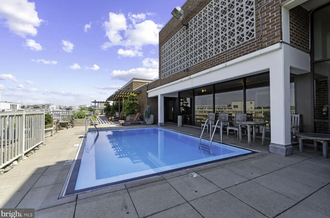 1301 20th St NW, Unit 10007 in Washington, DC - Foto de edificio - Building Photo