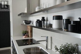 560 King St W in Toronto, ON - Building Photo - Building Photo