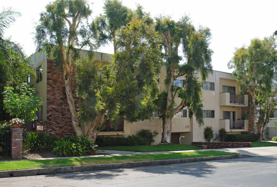 924 N Alfred St in West Hollywood, CA - Building Photo