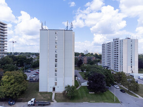 110 Inverlochy Blvd in Markham, ON - Building Photo - Building Photo