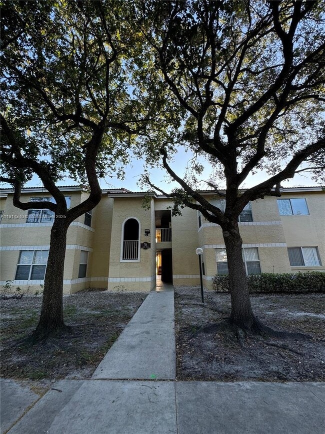 property at 731 Vista Isles Dr