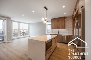 2351 W Flournoy St in Chicago, IL - Building Photo