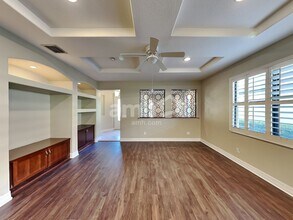 8241 Dunham Station Dr in Tampa, FL - Foto de edificio - Building Photo