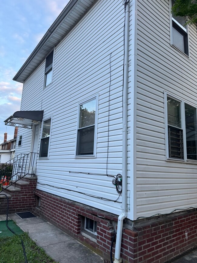 16908 110th Ave in Jamaica, NY - Foto de edificio - Building Photo
