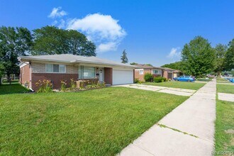 13103 Iowa Dr in Warren, MI - Building Photo - Building Photo