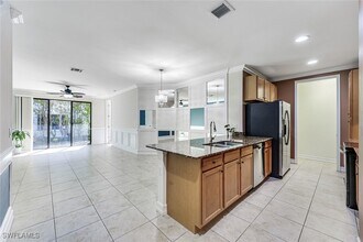 7890 Bristol Cir in Naples, FL - Building Photo - Building Photo