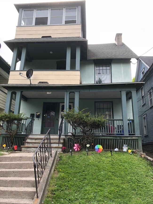 property at 106 Bellaire Pl