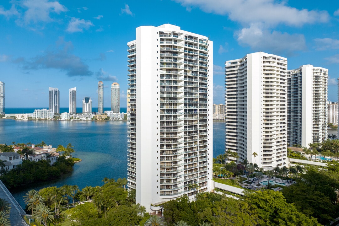 4000 Island Blvd in Aventura, FL - Foto de edificio