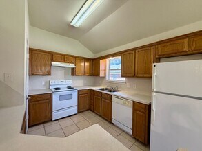 630 Park Ln in Hewitt, TX - Building Photo - Building Photo