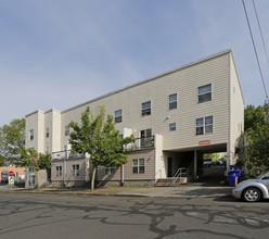 4606-4732 NE Martin Luther King Jr. Blvd in Portland, OR - Foto de edificio - Building Photo