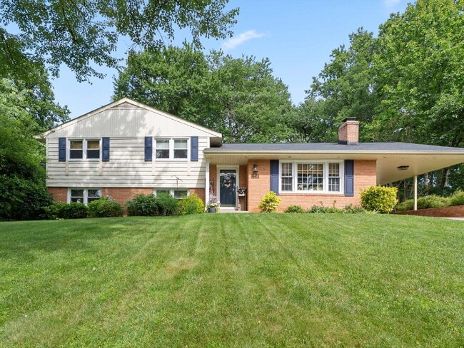 5208 Lindsay St in Fairfax, VA - Building Photo - Building Photo