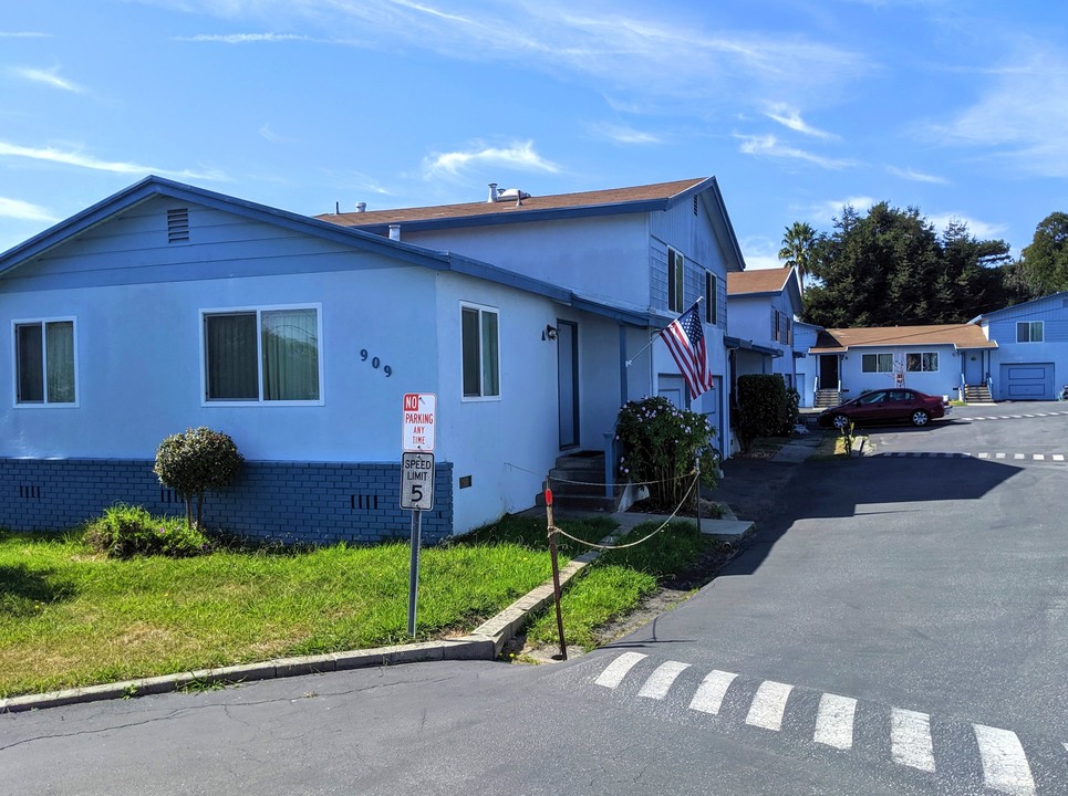 909 35th Ave in Santa Cruz, CA - Building Photo