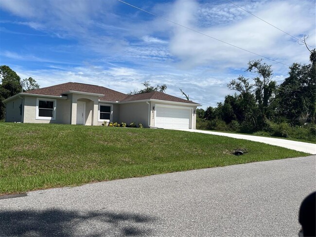 3086 Darius Ave in North Port, FL - Building Photo - Building Photo