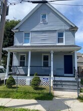 136 West St, Unit 2 in Englewood, NJ - Foto de edificio - Building Photo