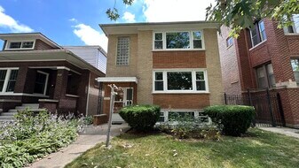 5219 N Bernard St in Chicago, IL - Building Photo