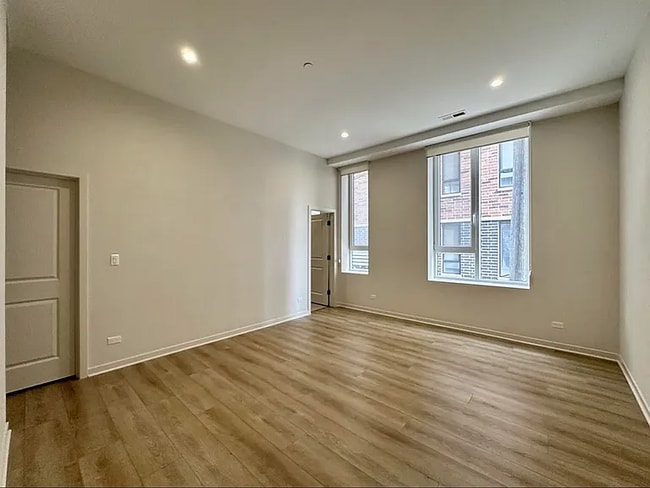 3207 N Narragansett Ave in Chicago, IL - Building Photo - Building Photo