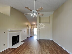 13850 Bruddy Dr in Fishers, IN - Foto de edificio - Building Photo