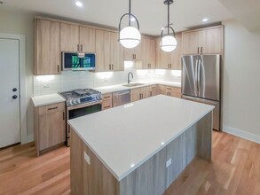 4853 N Seeley Ave, Unit 4857-2 in Chicago, IL - Foto de edificio - Building Photo