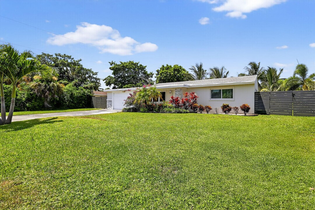 153 SE 30th Ave in Boynton Beach, FL - Building Photo