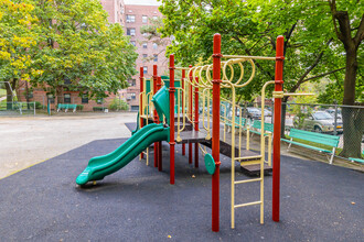 Ridgewood Gardens in Maspeth, NY - Building Photo - Building Photo