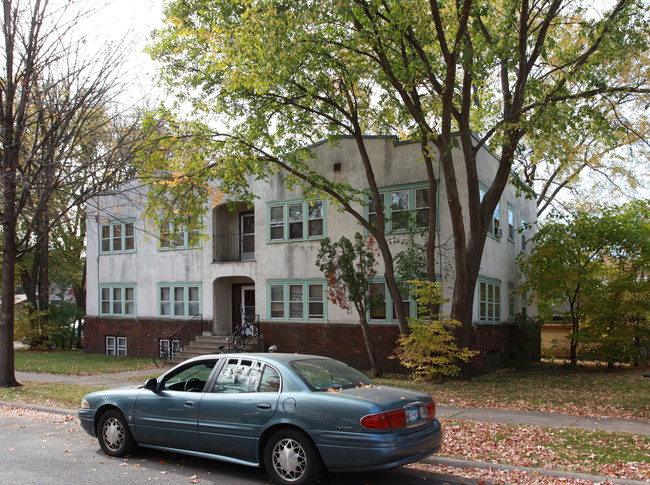 3952 Elliot Ave S in Minneapolis, MN - Foto de edificio - Building Photo