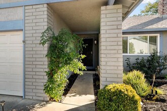 3640 Comanche Way in Sacramento, CA - Building Photo - Building Photo