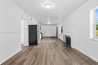 201 S Biscayne River Dr in Miami, FL - Building Photo - Building Photo