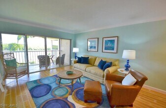 307 Goodlette-Frank Rd in Naples, FL - Foto de edificio - Building Photo