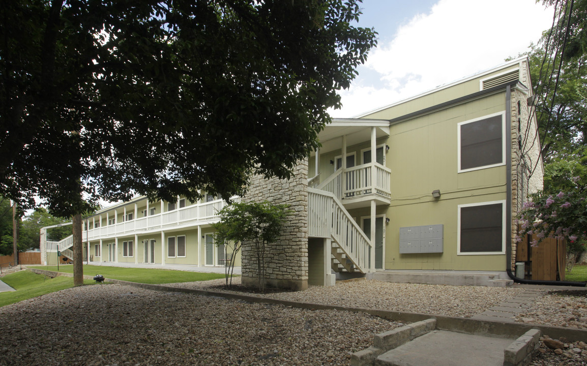 Alpine Apartments in Austin, TX - Building Photo