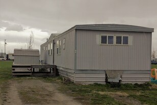 22445 Frontage Rd in Belgrade, MT - Building Photo