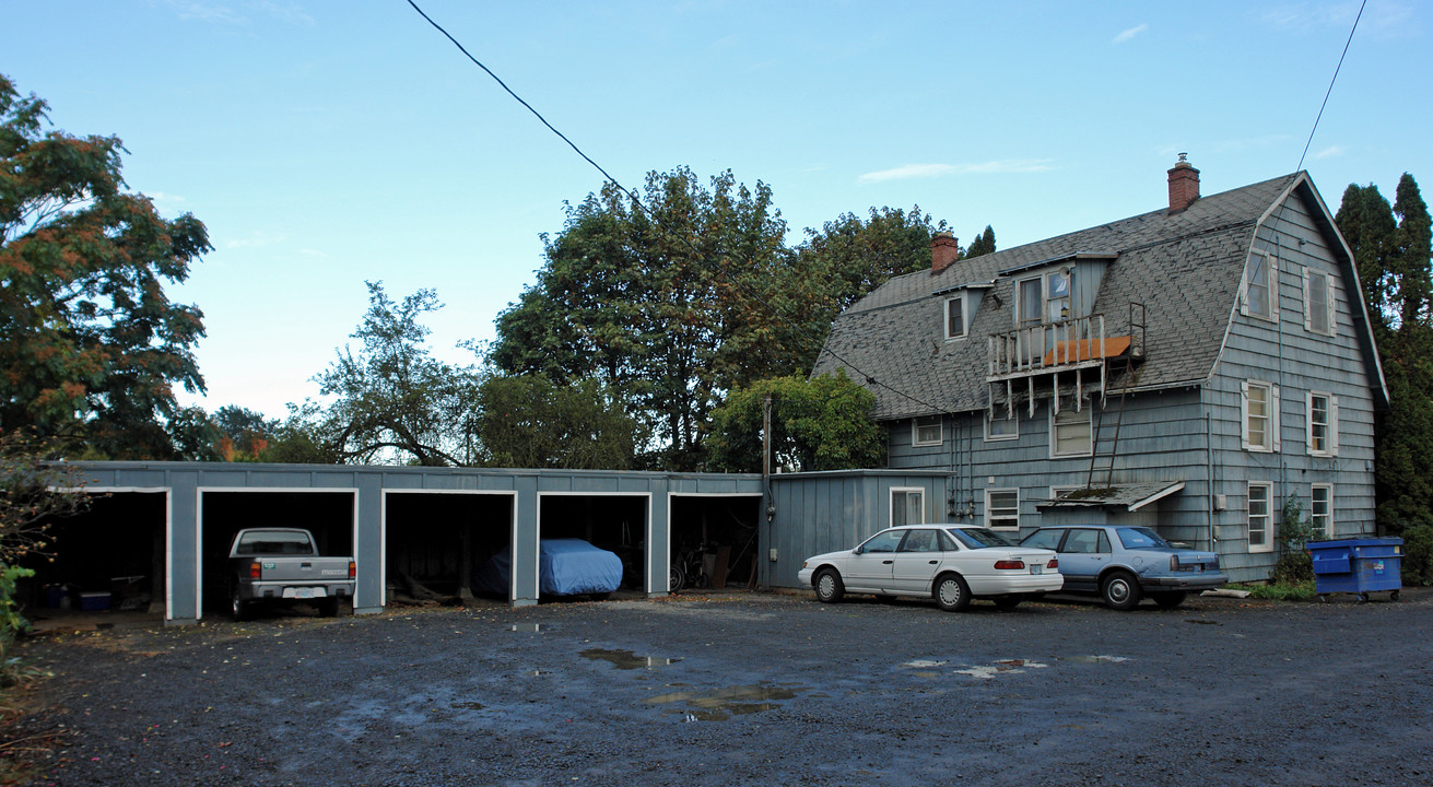 655 Harlow Rd in Springfield, OR - Building Photo