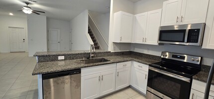 14304 Editors Note St in Sun City Center, FL - Building Photo - Building Photo