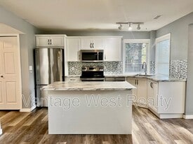 1139 Caledonia Way in West Kelowna, BC - Building Photo