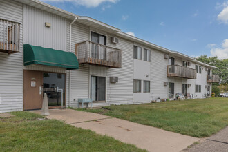 Glen Park Apartments in River Falls, WI - Foto de edificio - Building Photo