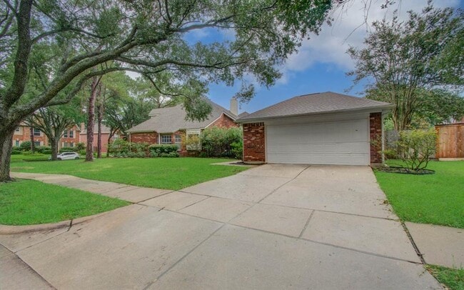 16839 Willow Bend Ct in Sugar Land, TX - Building Photo - Building Photo