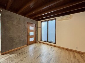 2123 NW Hoyt St in Portland, OR - Building Photo - Building Photo