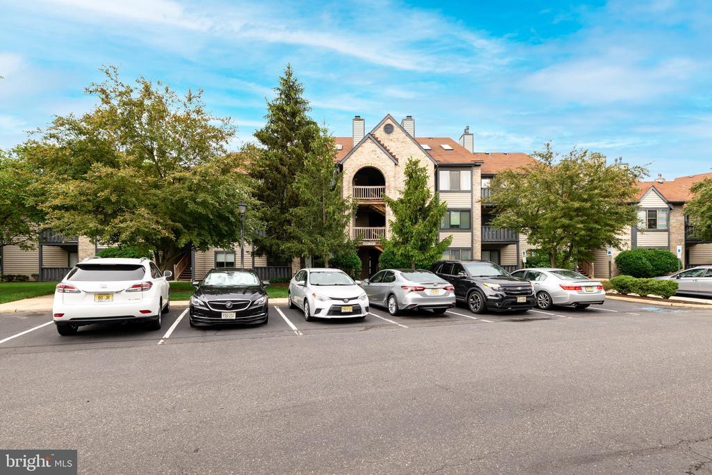5306 Aberdeen Dr in Mount Laurel, NJ - Building Photo