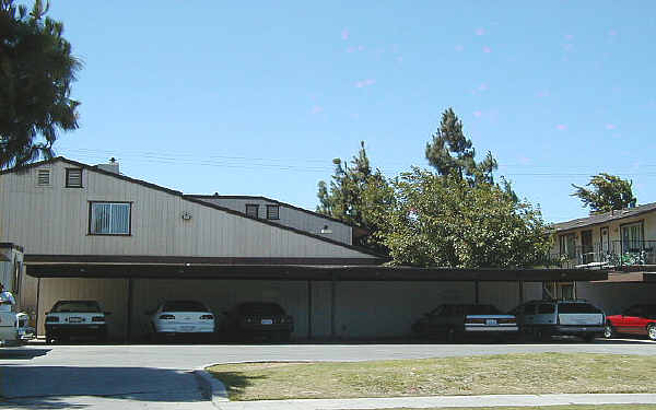 2525 W Andrews Ave in Fresno, CA - Foto de edificio - Building Photo