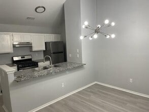 12200 Thompkins Dr in Austin, TX - Building Photo - Building Photo