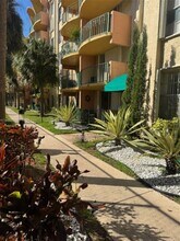 9360 Fontainebleau Blvd in Miami, FL - Building Photo - Building Photo