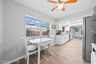 316 S Dorset Dr in Cocoa Beach, FL - Foto de edificio - Building Photo