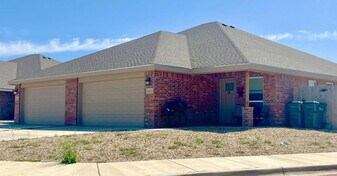 5611 Jarvis St in Lubbock, TX - Building Photo
