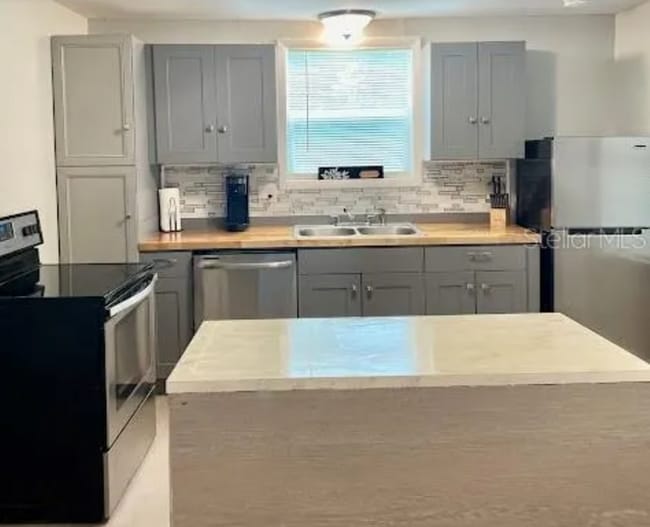 808 Hart St in Clearwater, FL - Building Photo - Building Photo